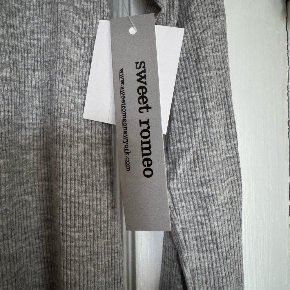 Sweet Romeo Heather Gray Ribbed Top - Picture 2 of 2